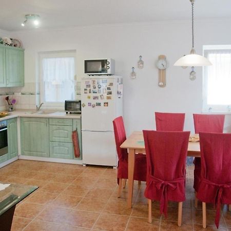 Hochwertiges Ferienhaus In Balatonbereny Mit Grill, Terrasse Und Pool Экстерьер фото