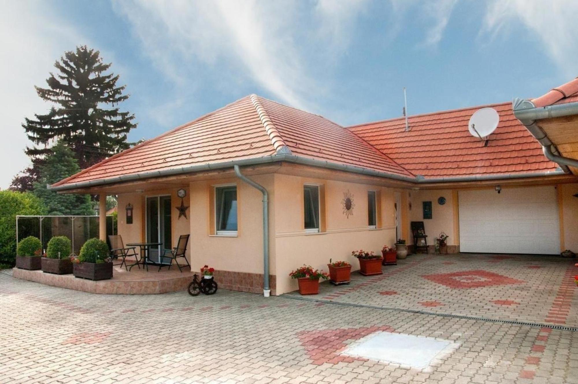 Hochwertiges Ferienhaus In Balatonbereny Mit Grill, Terrasse Und Pool Экстерьер фото